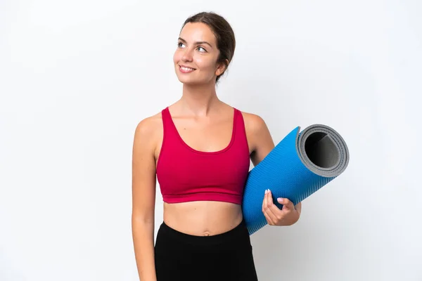 Joven Mujer Caucásica Deportiva Yendo Clases Yoga Mientras Sostiene Una —  Fotos de Stock