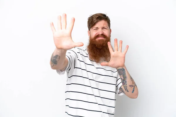 Rotschopf Mann Mit Bart Isoliert Auf Weißem Hintergrund Nervös Streckt — Stockfoto
