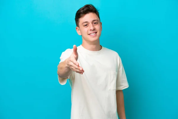 Young Handsome Brazilian Man Isolated Blue Background Shaking Hands Closing — 图库照片