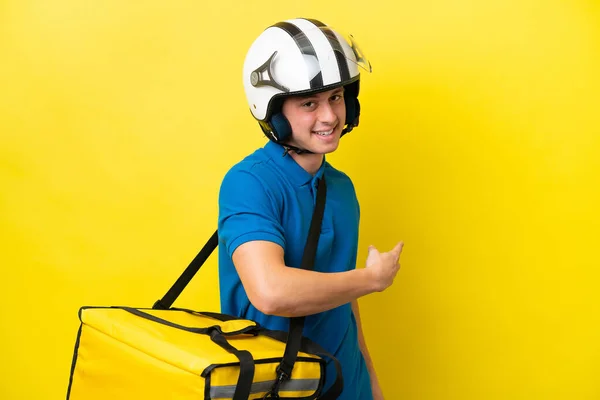 Young Brazilian Man Thermal Backpack Isolated Yellow Background Pointing Back — 스톡 사진