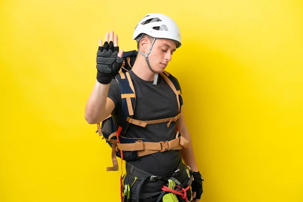 Young Rock Climber Brazilian Man Making Stop Gesture Disappointed — Fotografia de Stock