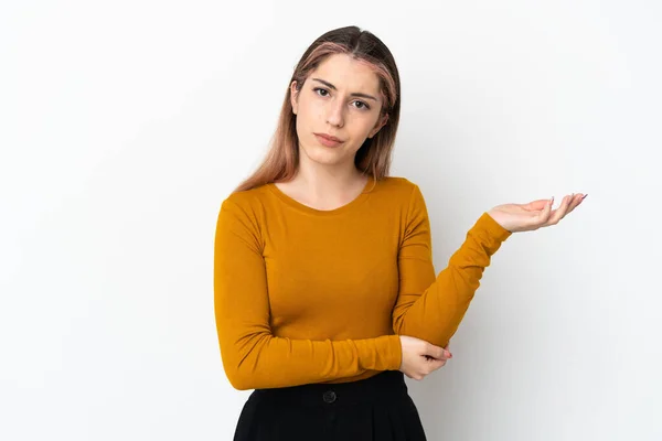 Joven Mujer Caucásica Aislada Sobre Fondo Blanco Teniendo Dudas — Foto de Stock