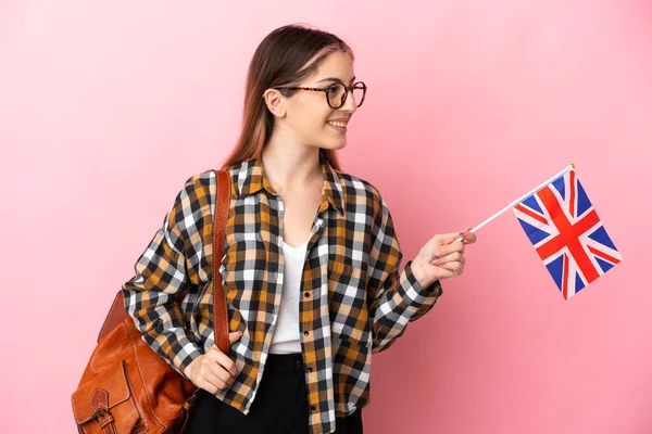 Young Hispanic Woman Holding United Kingdom Flag Isolated Pink Background — Stock Photo, Image