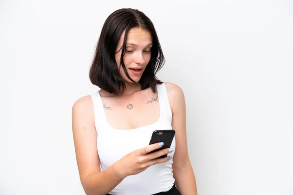 Jonge Blanke Vrouw Geïsoleerd Witte Achtergrond Verzenden Van Een Bericht — Stockfoto