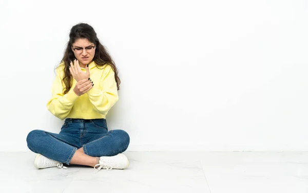 Teenager Russian Girl Sitting Floor Suffering Pain Hands — Zdjęcie stockowe