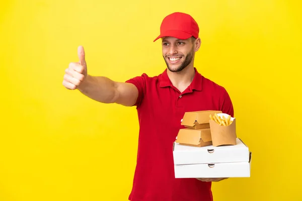 Pizza Doručovatel Vyzvednutí Krabice Pizzy Hamburgery Přes Izolované Pozadí Dává — Stock fotografie