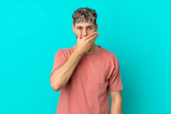 Young Handsome Caucasian Man Isolated Blue Background Covering Mouth Hand — Stock Photo, Image