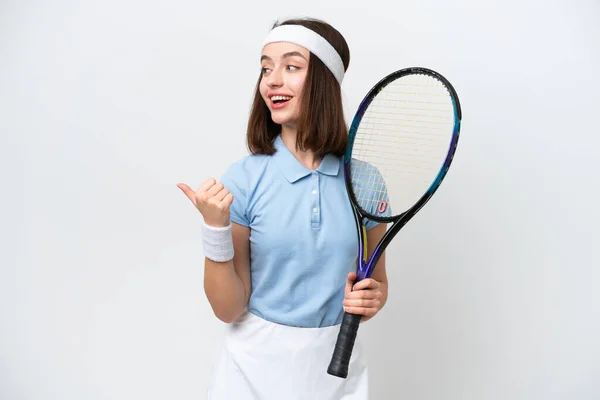 Jonge Oekraïense Tennisspeelster Vrouw Geïsoleerd Witte Achtergrond Wijzend Naar Zijkant — Stockfoto