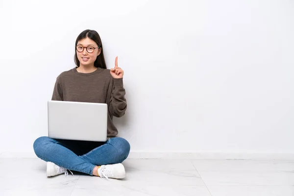 Young Woman Laptop Sitting Floor Showing Lifting Finger Sign Best — Stock Photo, Image