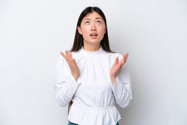 Beyaz Arka Planda Izole Edilmiş Genç Çinli Kadın Bunalıma Girdi — Stok fotoğraf