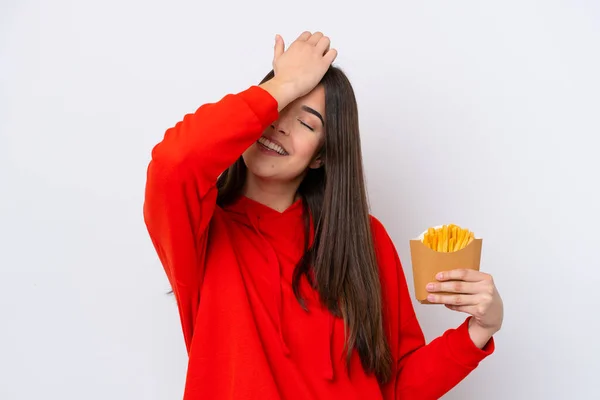 白い背景に隔離されたフランスのフライドポテトをキャッチ若いブラジルの女性は何かを実現し 解決策を意図しています — ストック写真