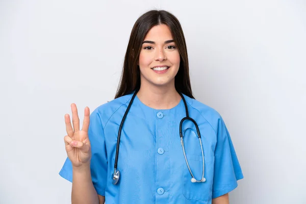 若いブラジルの看護師の女性は 白い背景に幸せと指で3を数える — ストック写真