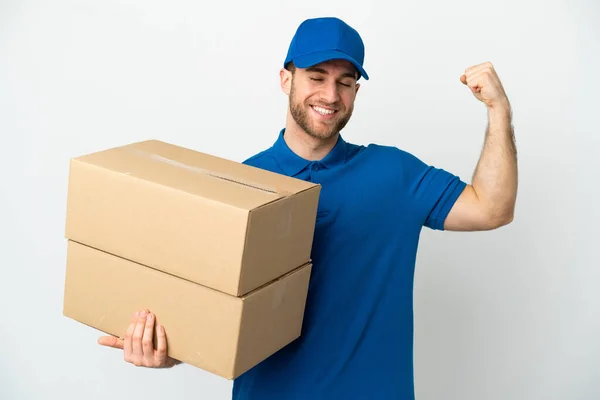 Entrega Hombre Sobre Aislado Fondo Blanco Haciendo Fuerte Gesto — Foto de Stock