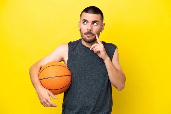 Young Caucasian Basketball Player Man Isolated Yellow Background Having Doubts — Foto de Stock