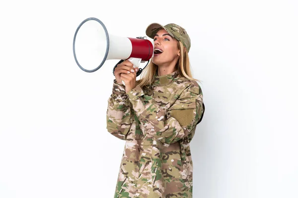 Військова Жінка Ізольована Білому Тлі Кричить Через Мегафон — стокове фото