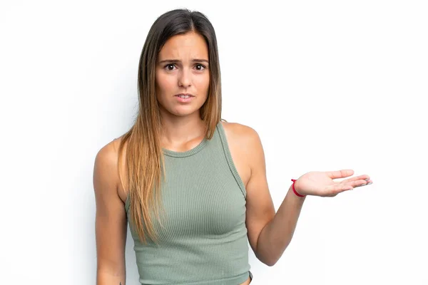 Jeune Femme Caucasienne Isolée Sur Fond Blanc Faisant Des Doutes — Photo