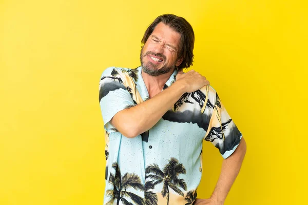 Senior Dutch Man Isolated Yellow Background Suffering Pain Shoulder Having — Photo