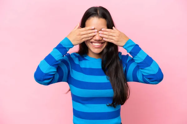 Young Colombian Woman Isolated Pink Background Covering Eyes Hands Smiling — Stok fotoğraf
