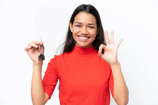 Young Colombian Woman Holding Home Keys Isolated White Background Showing — 图库照片