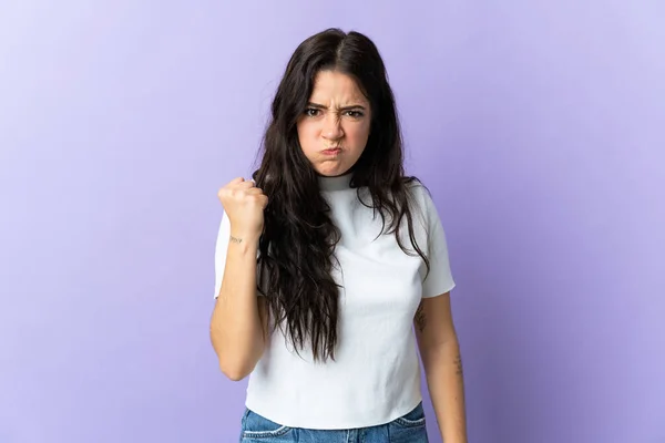 Giovane Donna Caucasica Isolata Sfondo Viola Con Espressione Infelice — Foto Stock