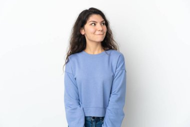 Beyaz arka planda izole edilmiş genç bir Rus kızı araştırırken şüpheleri vardı.