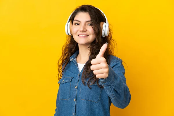 Teenager Russian Girl Isolated Yellow Background Listening Music Thumb — Stock fotografie