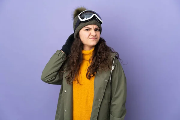 Adolescente Ragazza Russa Con Occhiali Snowboard Isolato Sfondo Viola Avendo — Foto Stock