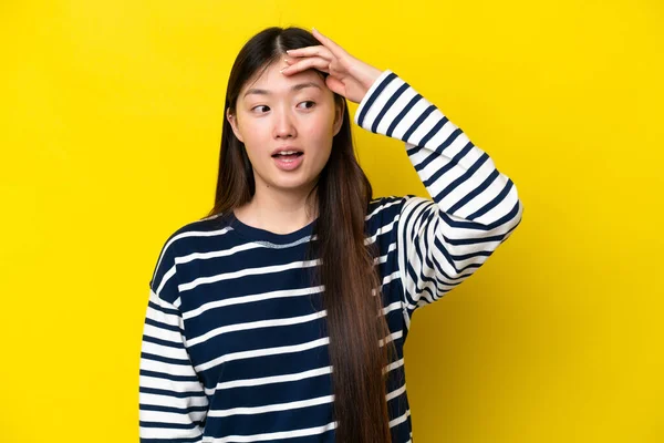 Young Chinese Woman Isolated Yellow Background Doing Surprise Gesture While — Foto Stock