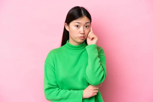 Young Chinese Woman Isolated Pink Background Thinking Idea — 스톡 사진