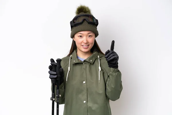 Junge Chinesin Winterjacke Isoliert Auf Weißem Hintergrund Deutet Auf Eine — Stockfoto