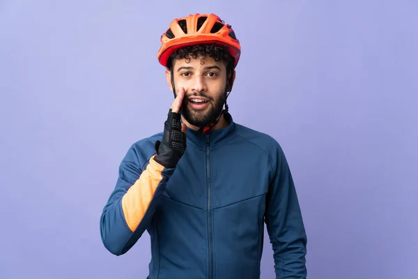 Young Moroccan Cyclist Man Isolated Purple Background Surprise Shocked Facial — Foto de Stock