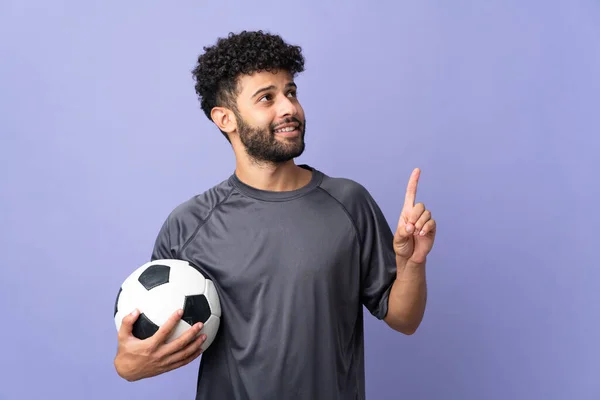Помітний Марокканський Футболіст Ізольований Фіолетовому Фоні Висуває Чудову Ідею — стокове фото