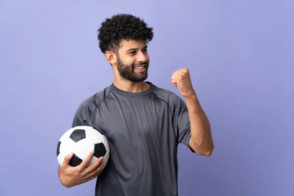Handsome Moroccan Young Football Player Man Isolated Purple Background Celebrating — Foto Stock