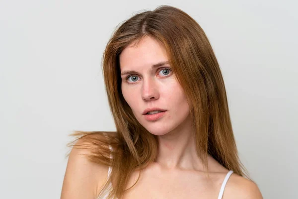 Portret Van Mooie Jonge Vrouw Geïsoleerde Witte Achtergrond — Stockfoto