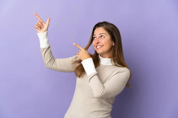 Middle Age Brazilian Woman Isolated Purple Background Pointing Index Finger — ストック写真