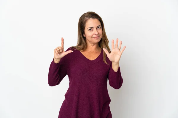 Middle Age Brazilian Woman Isolated White Background Counting Seven Fingers — Foto de Stock