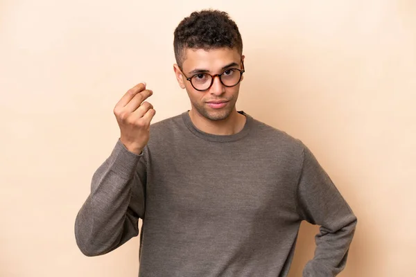 Young Brazilian Man Isolated Beige Background Making Italian Gesture — ストック写真