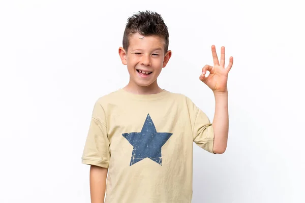 Маленький Кавказский Мальчик Белом Фоне Показывает Знак Пальцами — стоковое фото