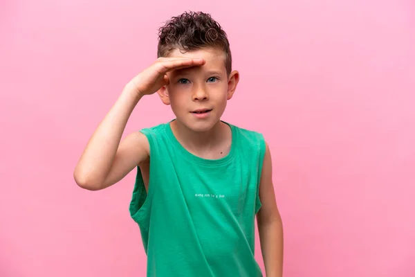 Little Caucasian Boy Isolated Pink Background Looking Far Away Hand — Stockfoto