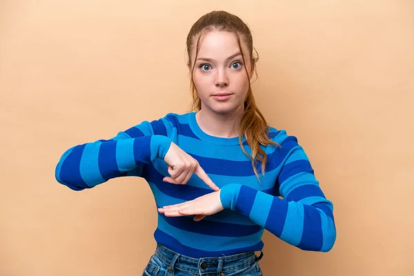 Young Caucasian Woman Isolated Beige Background Making Gesture Being Late — Stock Photo, Image