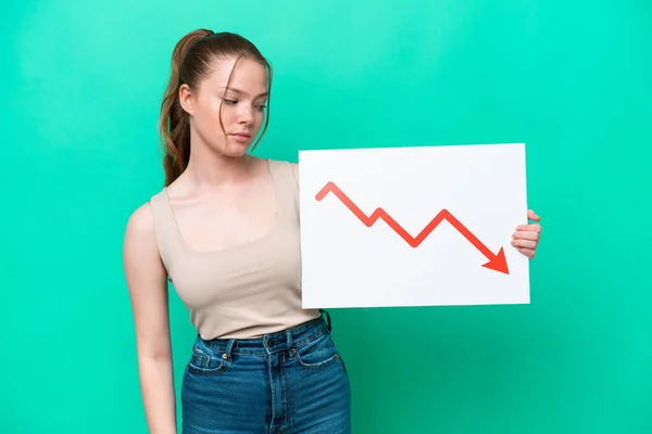 Young Caucasian Woman Isolated Green Background Holding Sign Decreasing Statistics — 图库照片