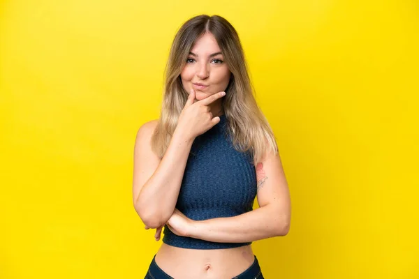 Young Rumanian Woman Isolated Yellow Background Thinking — 스톡 사진