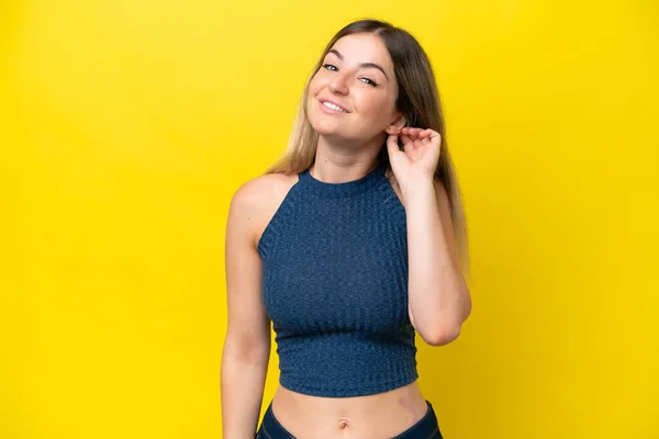 Young Rumanian Woman Isolated Yellow Background Laughing — Stockfoto