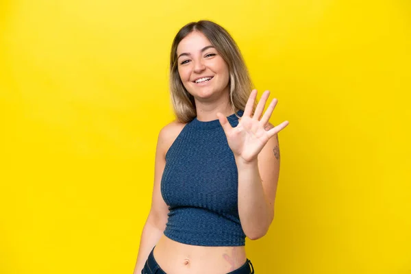 Young Rumanian Woman Isolated Yellow Background Counting Five Fingers — Stockfoto