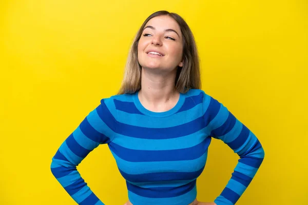 Young Rumanian Woman Isolated Yellow Background Posing Arms Hip Smiling — Stockfoto