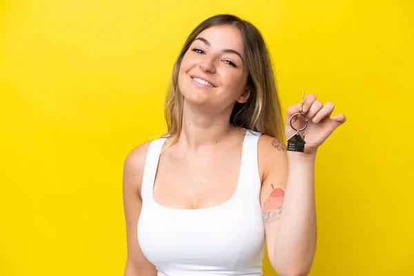 Young Rumanian Woman Holding Home Keys Isolated Yellow Background Smiling — 图库照片