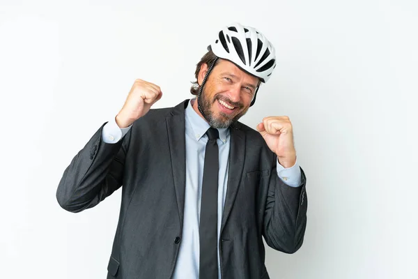 Homem Sênior Negócios Com Capacete Bicicleta Isolado Fundo Branco Comemorando — Fotografia de Stock