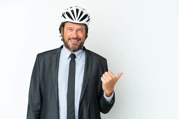 Homem Sênior Negócios Com Capacete Bicicleta Isolado Fundo Branco Apontando — Fotografia de Stock