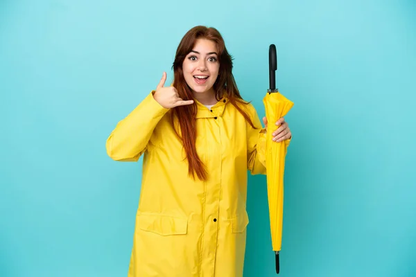 Redhead Woman Holding Umbrella Isolated Blue Background Making Phone Gesture — Stockfoto