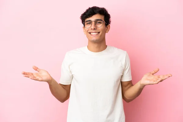 Young Argentinian Man Isolated Pink Background Having Doubts — Stockfoto